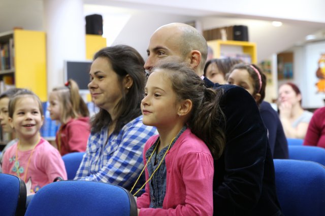 Iskolába hívogató