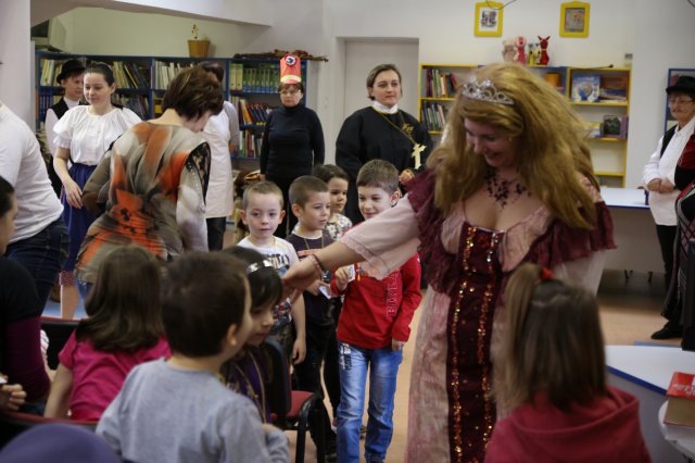 Iskolába hívogató