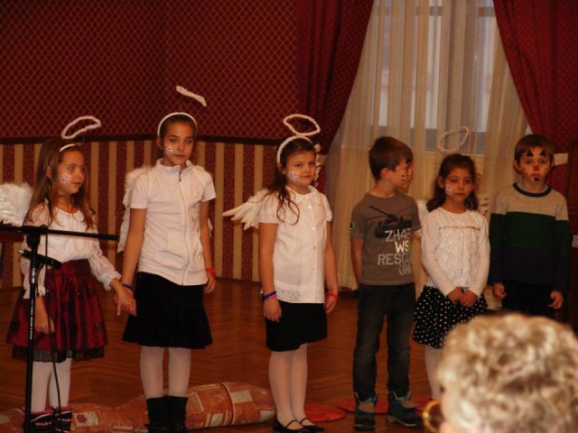 Mikulás műsor  a nyugdíjas klubban