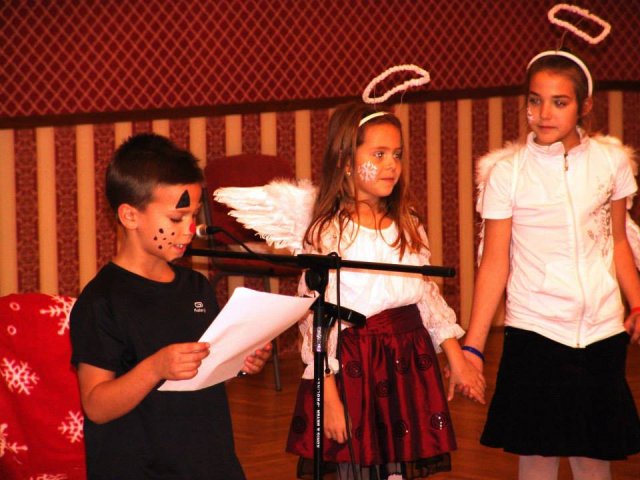 Mikulás műsor  a nyugdíjas klubban