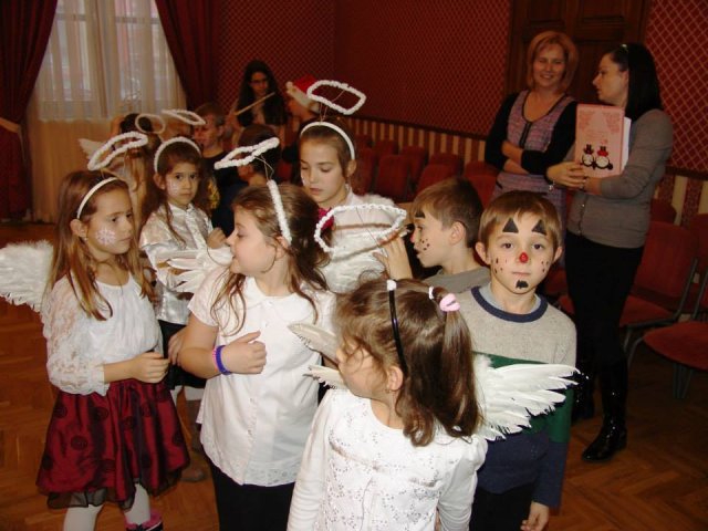 Mikulás műsor  a nyugdíjas klubban