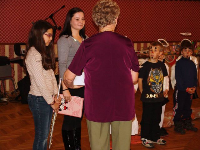 Mikulás műsor  a nyugdíjas klubban