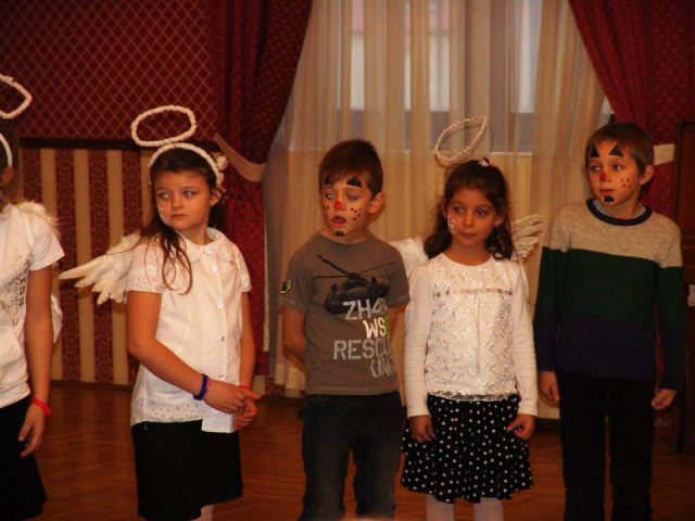 Mikulás műsor  a nyugdíjas klubban