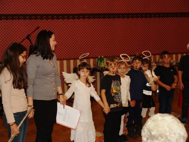 Mikulás műsor  a nyugdíjas klubban