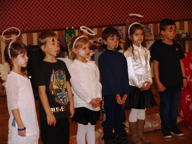 Mikulás műsor  a nyugdíjas klubban