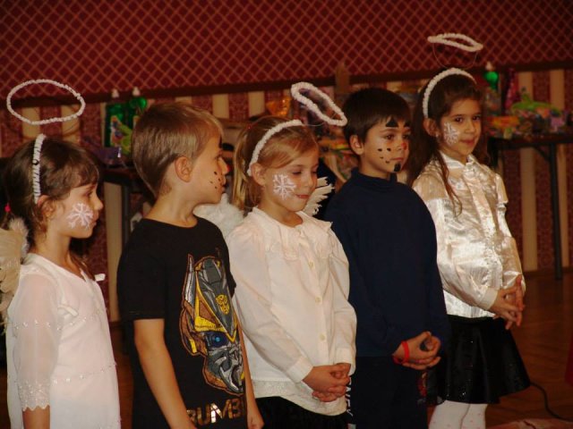 Mikulás műsor  a nyugdíjas klubban