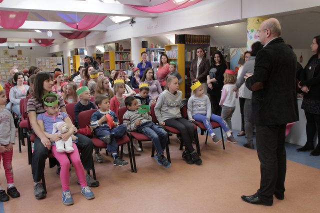 Iskolába hívogató