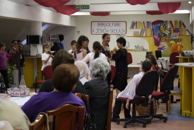 Nyugdíjas pedagógusok köszöntése