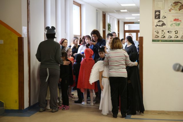 Itt a farsang áll a bál...