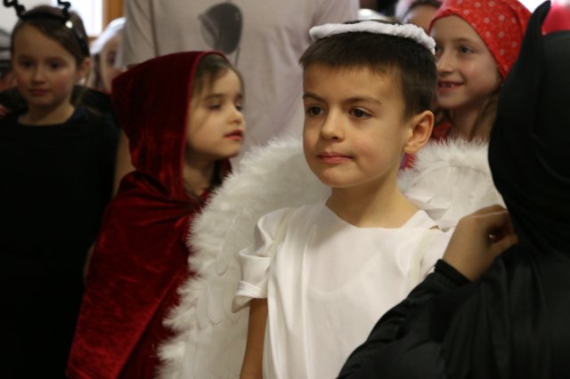 Itt a farsang áll a bál...