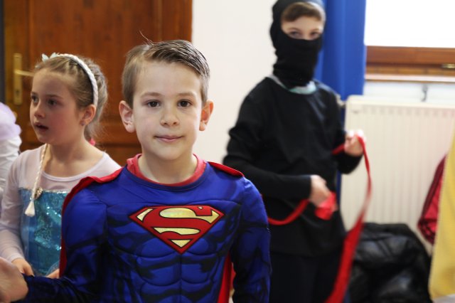 Itt a farsang áll a bál...