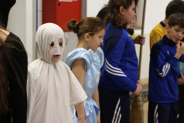 Itt a farsang áll a bál...