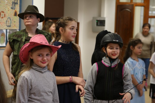 Itt a farsang áll a bál...