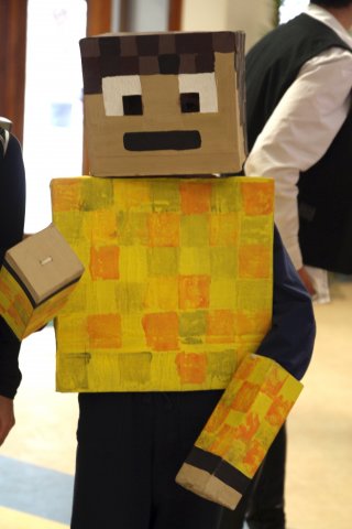 Itt a farsang áll a bál...