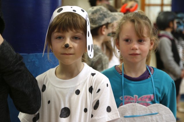 Itt a farsang áll a bál...