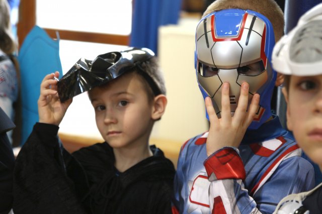 Itt a farsang áll a bál...