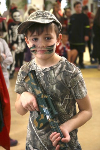 Itt a farsang áll a bál...