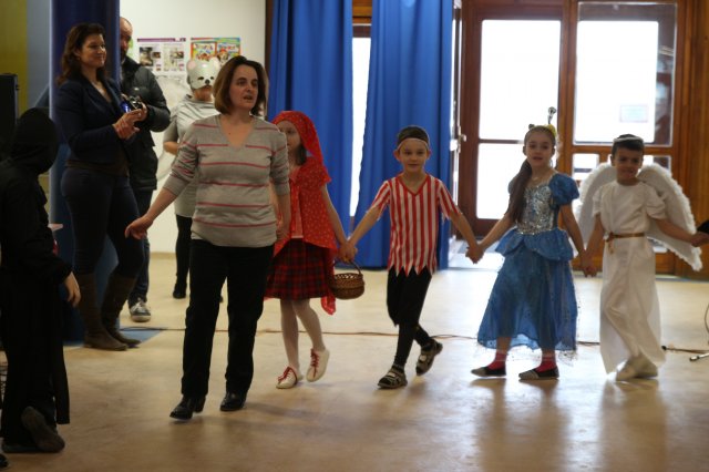 Itt a farsang áll a bál...