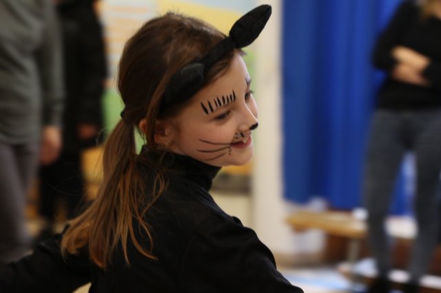 Itt a farsang áll a bál...