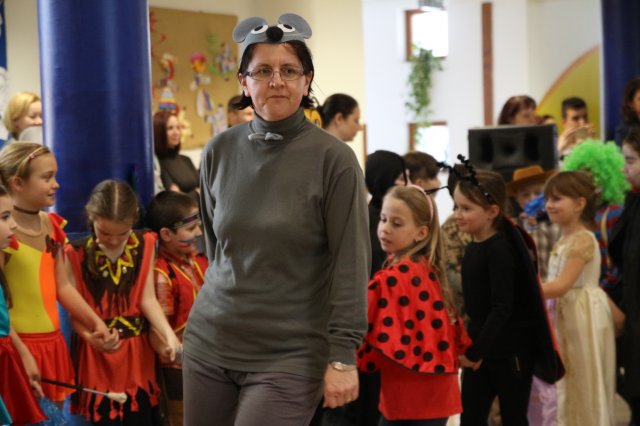 Itt a farsang áll a bál...