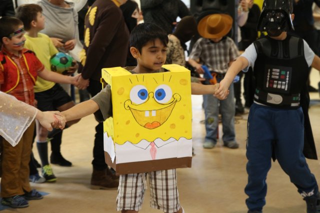 Itt a farsang áll a bál...