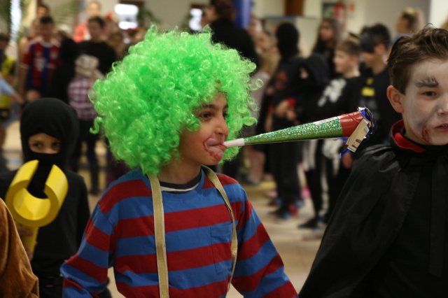 Itt a farsang áll a bál...