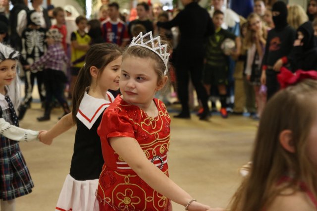 Itt a farsang áll a bál...