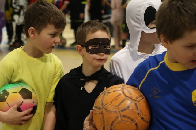 Itt a farsang áll a bál...