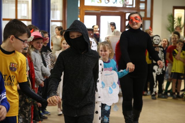 Itt a farsang áll a bál...