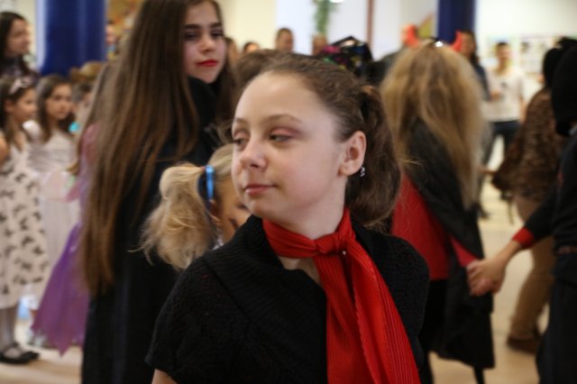 Itt a farsang áll a bál...