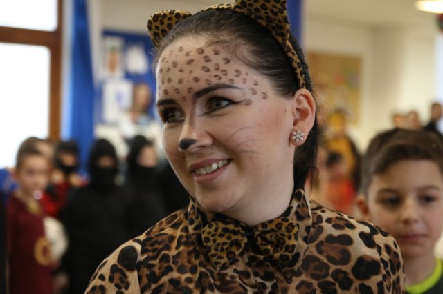 Itt a farsang áll a bál...