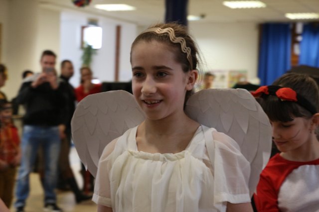 Itt a farsang áll a bál...