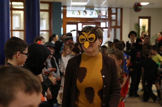 Itt a farsang áll a bál...