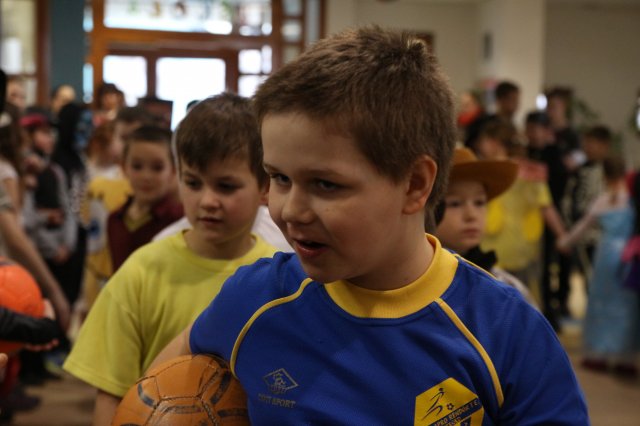 Itt a farsang áll a bál...