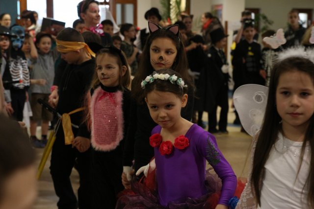 Itt a farsang áll a bál...