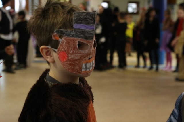 Itt a farsang áll a bál...