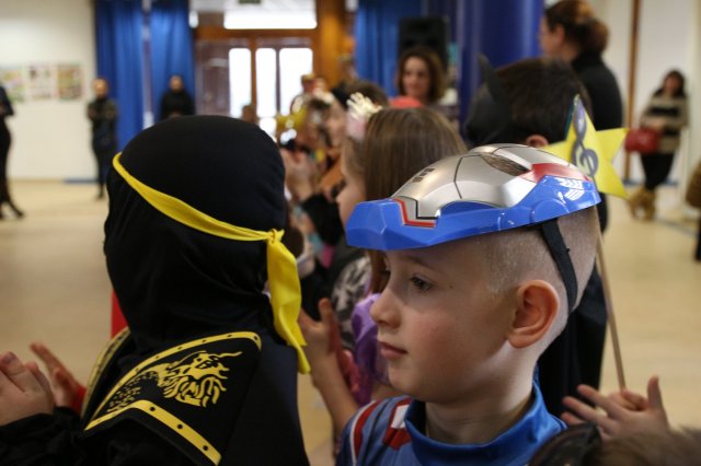 Itt a farsang áll a bál...