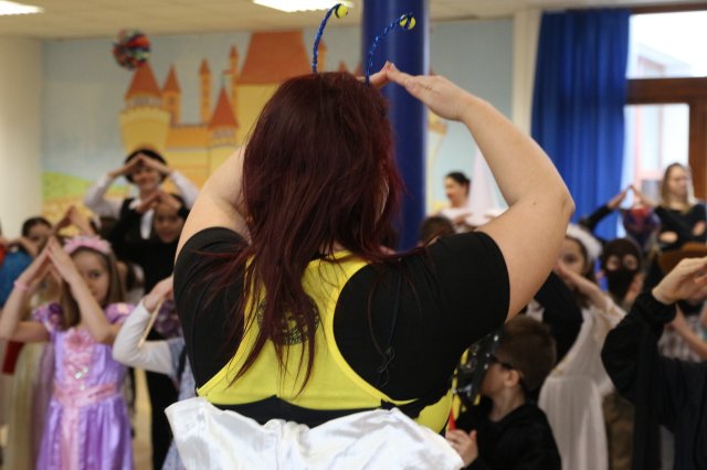 Itt a farsang áll a bál...