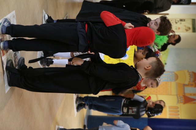 Itt a farsang áll a bál...