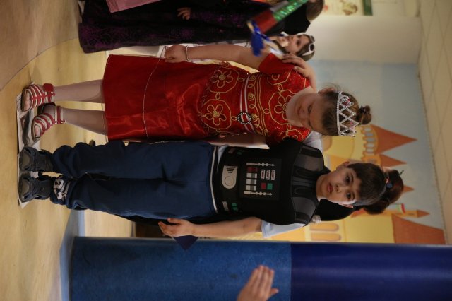 Itt a farsang áll a bál...