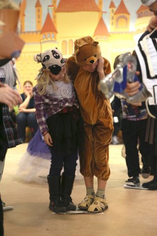 Itt a farsang áll a bál...