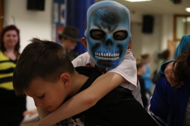 Itt a farsang áll a bál...