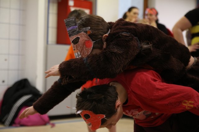 Itt a farsang áll a bál...