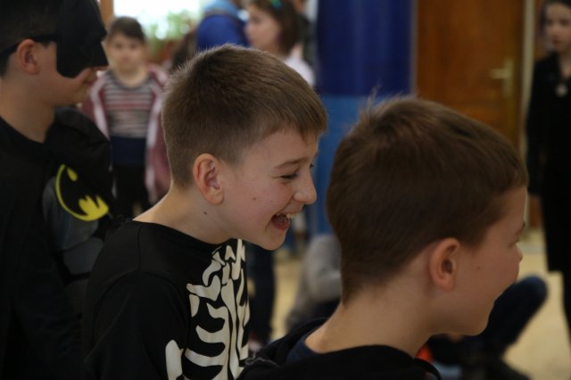 Itt a farsang áll a bál...