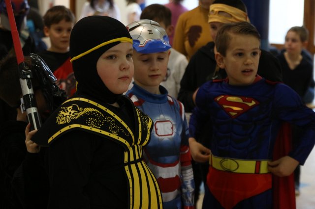 Itt a farsang áll a bál...