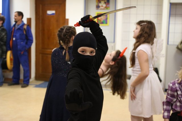 Itt a farsang áll a bál...