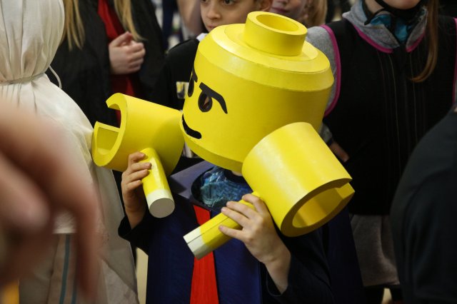 Itt a farsang áll a bál...