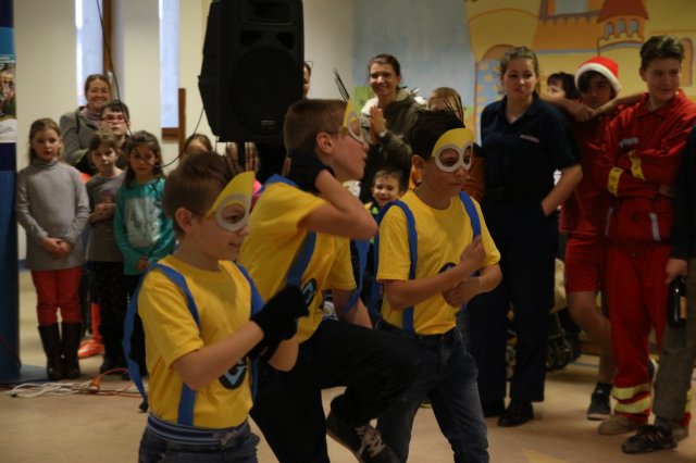 Itt a farsang áll a bál...