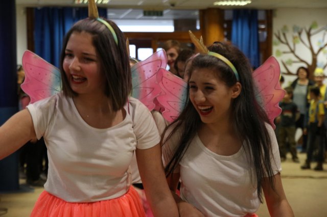 Itt a farsang áll a bál...