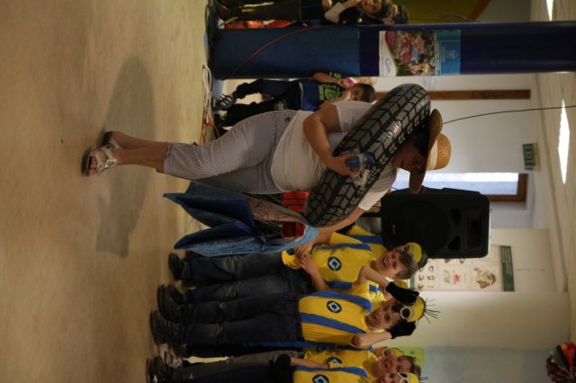 Itt a farsang áll a bál...